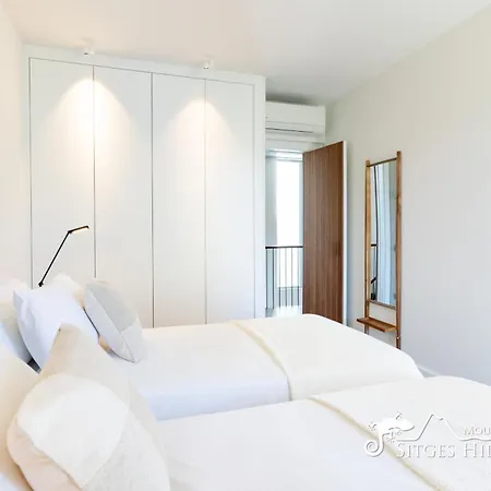 Stunning Angeles With Private Pool And Ac Close To Sitges *