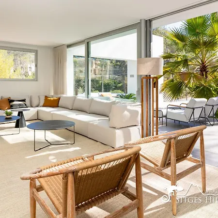 Stunning Angeles With Private Pool And Ac Close To Sitges Villa